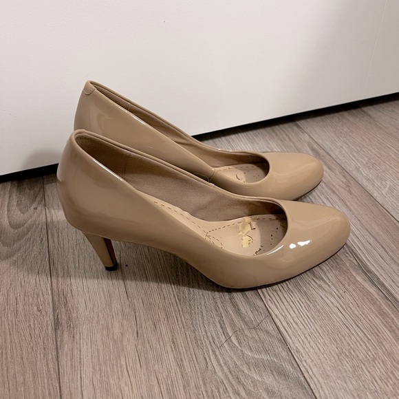 Pretty Nude heels  - Classic and classy - Picture 3 of 3
